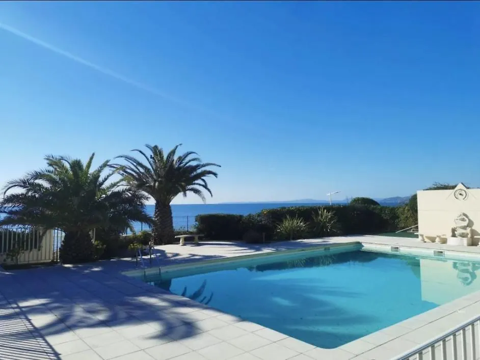 Apartment Yugen Palladio - Fully Renovated Studio On A Prime Location, Direct Beach Access, Heated Pool, Private Terrace & Patio, Private Parking Lot Saint-Raphael  France