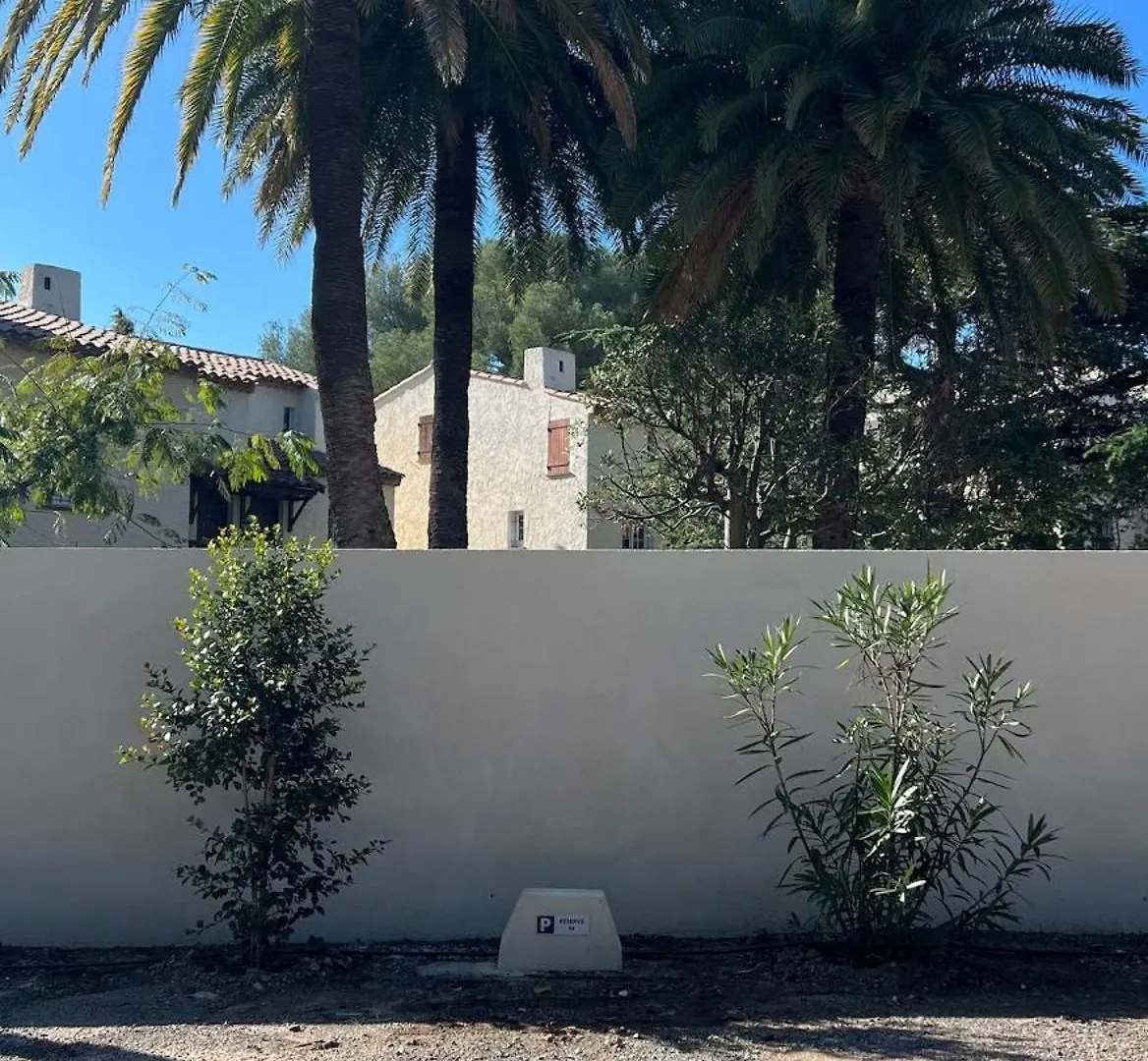 Yugen Palladio - Fully Renovated Studio On A Prime Location, Direct Beach Access, Heated Pool, Private Terrace & Patio, Private Parking Lot Saint-Raphael  Saint-Raphael (Var)