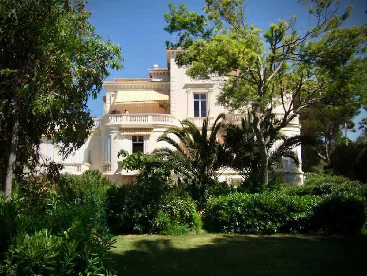 Apartment Yugen Palladio - Fully Renovated Studio On A Prime Location, Direct Beach Access, Heated Pool, Private Terrace & Patio, Private Parking Lot Saint-Raphael  France