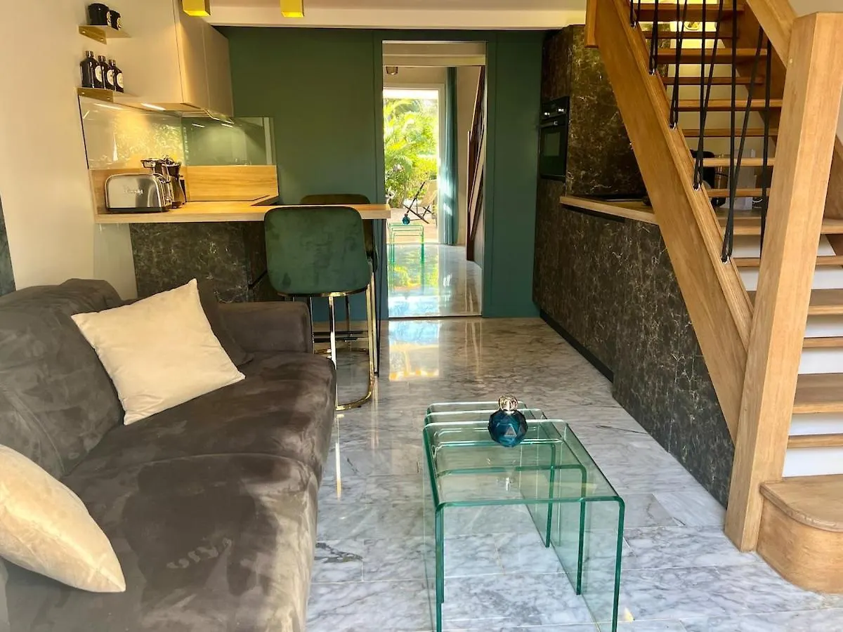 Yugen Palladio - Fully Renovated Studio On A Prime Location, Direct Beach Access, Heated Pool, Private Terrace & Patio, Private Parking Lot Saint-Raphael